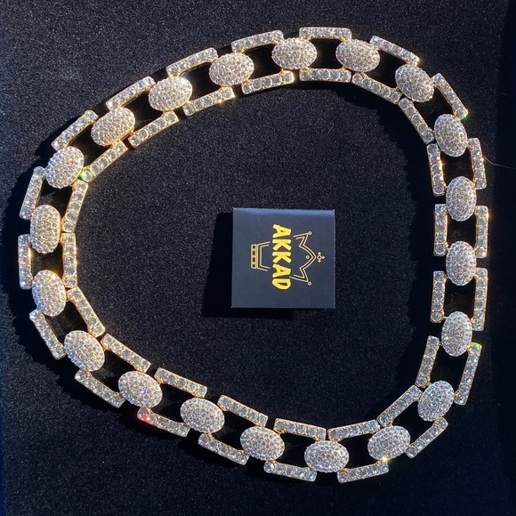 Rhinestone bulky necklace by Akkad - Picture 3 of 7